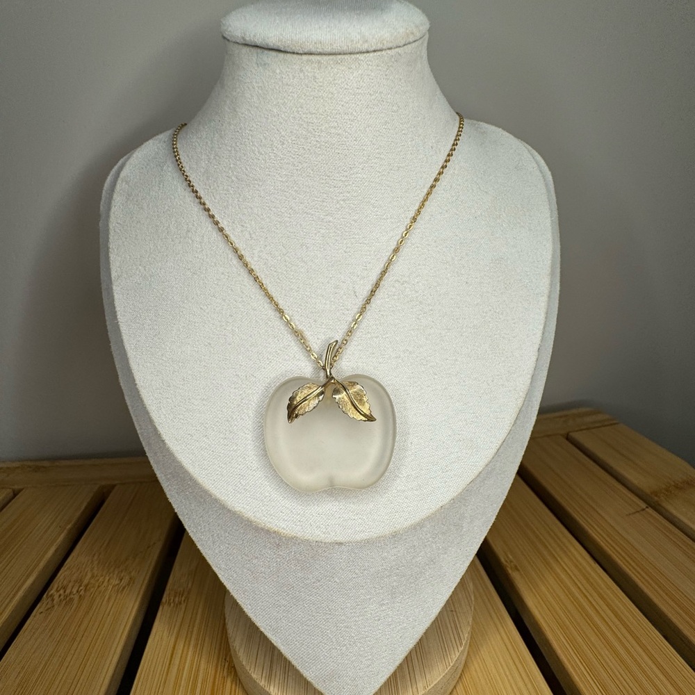 Vintage Avon Crystal Apple pendant necklace from 1978